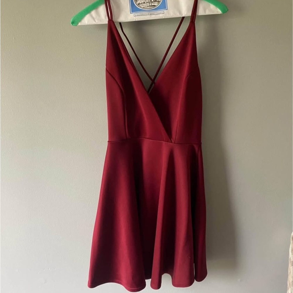 Women’s Maroon crisscross strapless dress